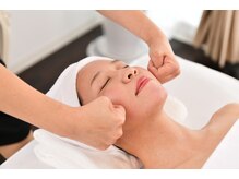 カリスティ(CHARIS.T)/二重顎口元のたるみ改善はコルギ