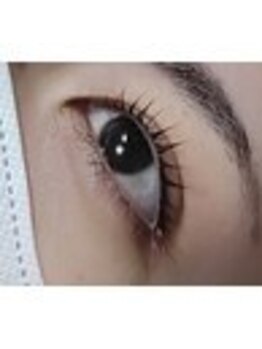 まつげサロン+A 【十条・東十条エステサロン+A】の写真/まつ毛に優しく、まぶたまで上向く。大人の瞳をぱっちり彩る、機能美を追求したこだわりサロンの技。