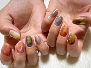 グロウネイル 福井(GLOW/NAIL)の写真/《最新のトレンドデザインも叶う☆》定額デザインコースで初めての方も、デザインに迷わずキレイな指先に♪