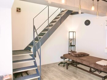 エボニー(Ebony)/受付と整体スペース