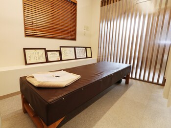 みなもと整骨院/明るく落ち着く施術空間
