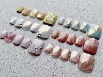 アバネイル 名駅店(AVA NAIL)の写真/おしゃれは足元から☆今時の大人可愛いネイルで足元にも自信を♪最新アートやラメ混ぜ放題も！