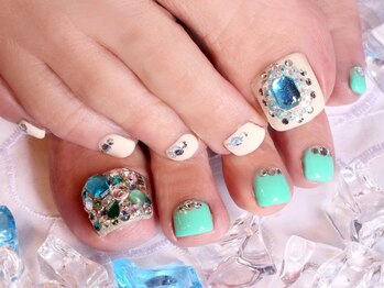 サムズネイル(SAM'S NAIL)/沢山のストーンでキラキラFOOT☆