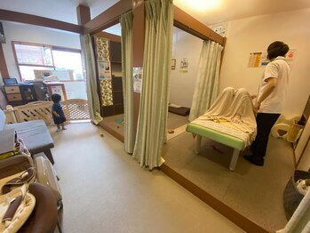 子育てママの整体サロン/施術中のお子様の様子