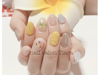 ティアラ(Tiara)/ニコちゃん　ミラーネイル