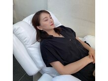 アイタス(eye+)の雰囲気（電動リクライニングシートでゆったり施術しています。）