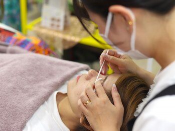 ブラッシュ バイ オトナ 相模原(BRUSH by 0107)の写真/オトナもまつ毛を整える事で顔立ちがグッと引き立つ。大人の“きちんと感”を引き出す施術が人気のサロン