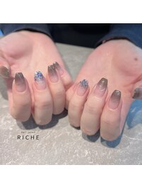 大人のグラデーションネイル