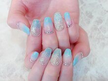 デコール 心斎橋(DECOR)/水色グラデ囲みチェーンネイル