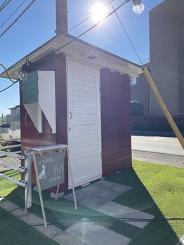 ムスビ(musubi)/店の隣のオムツ替え台付きトイレ