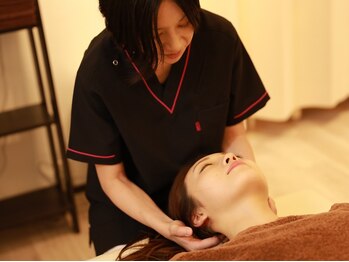 アンドエイト 大塚整骨院店(&8)の写真/眠ってしまうほど心地良いと大高評の【高技術ヘッドスパ】こり固まった頭皮や肩をほぐして疲れを解消♪