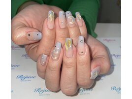 オーロラ系のストーンでキラキラ