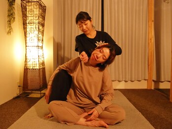 マスターのタイ古式/二人で行うヨガ