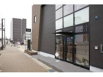 ムーンバランスボール(moon balanceball)/スタジオ入り口外観