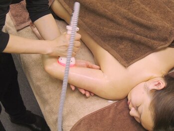 エステサロン サラ エミリー 銀座店(SARA EMILY)/スリムムーヴ施術