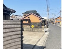 ロータス(LOTUS)/こちらの看板が目印です