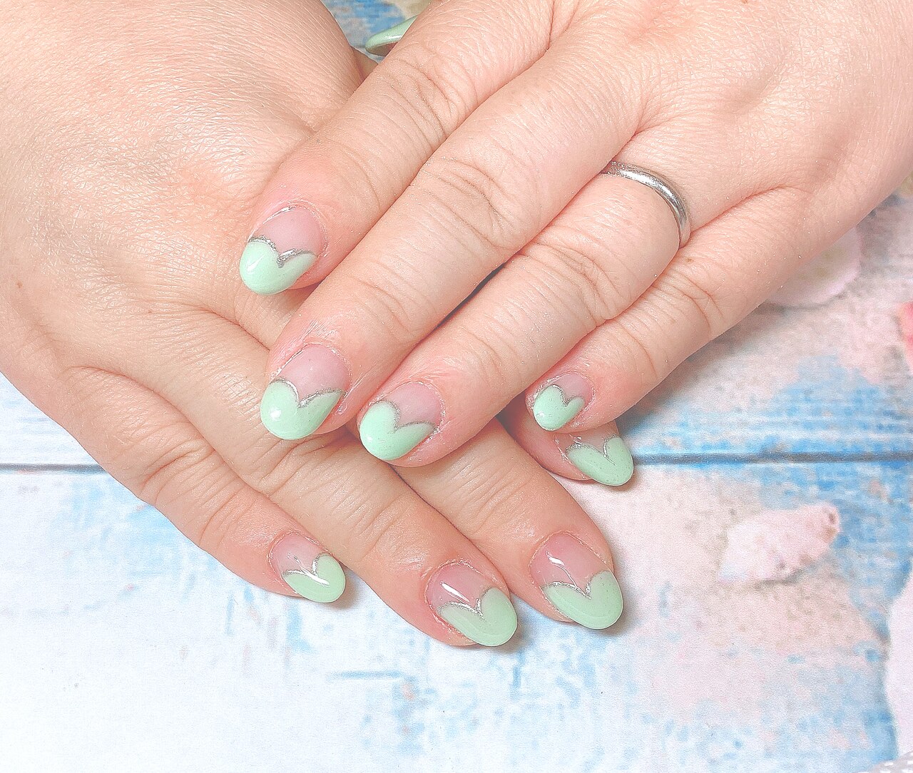 2026年冬トレンド】ハートフレンチのネイルデザイン集｜人気順｜6