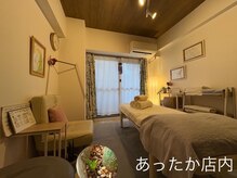 明るい雰囲気の女性専用個室☆部屋の明るさは、お好みに変更☆