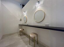 完全個室eyelash salon Rey新潟万代店 まつげパーマパリジェンヌ/マツエク/眉毛専門店/眉毛/【店内】メイクスペース