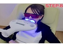 ホワイトニングサロン 四日市white/LEDライトの照射