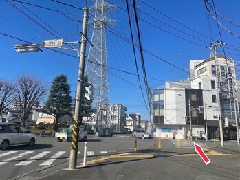 ヌアラ(Nuala)/こちらの横断歩道を渡ります