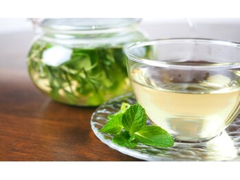 アンド アロマ(& aroma)/施術後ハーブティーでリラックス