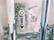 アオヤマ サロン ワイゼット(AOYAMA SALON YZ)の雰囲気（【ReFaアイロン各種・セルキュア設置】ご自由にご利用頂けます）