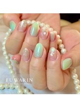 フワリン(FUWARIN)/シェルとラメのキラキラネイル