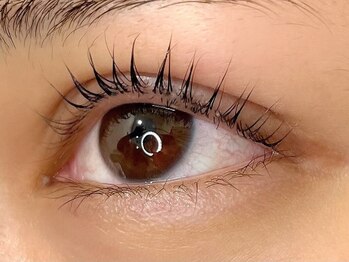 エヌプラスアイラッシュサロン(n plus eyelash salon)の写真/〈一人一人の目元に合わせてデザインをご提案★〉目元のお悩みお任せ下さい!丁寧な施術でモチも◎