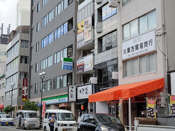 ヴィラ 神戸元町店(villa)/４Ｆの黄色い看板が目印です