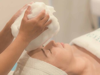 ニナ ビューティー スタジオ(NINA BEAUTY STUDIO)の写真/ワントーン明るい透明感肌へ◎太田市エリア希少のムートンホイップスパで肌の違いを体験しませんか？