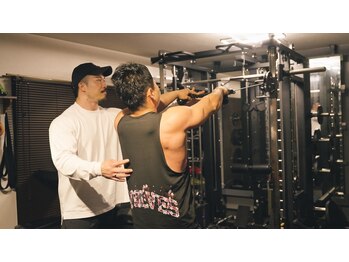 イズム(ISM)の写真/大会優勝＆入賞実績多数のプロが指導！圧倒的実績と最新理論で導く、あなただけの劇的ボディメイク！