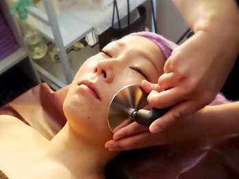 エミライ アロマリラクゼーション(Emirai aroma relaxation)の写真/【インディバフェイシャル60分¥8500→¥7000】始めるなら今がチャンス！シワ・たるみにアプローチ♪小顔GET