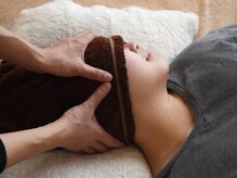 お客様のリズムに合わせた指圧で施術します。