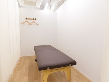 トウキョウ整体(TOKYO整体)の写真/【隣を気にせず心ゆくまで相談♪】2席限定のプライベート空間×マンツーマン施術であなたの不調を徹底解消!