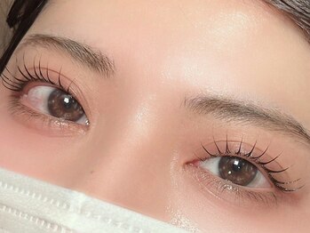 オッフェン アイブロウ アイラッシュ ネイル(offen)の写真/【30代以上の大人まつ毛・眉に】派手すぎない上品カールが大人気♪個室×アロマが選べる贅沢空間も嬉しい◎