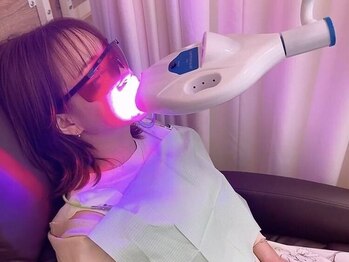 ホワイトニングプラス(Whitening+)の写真/【ペア割あり】2人同時に施術OK！一生に一度の晴れ舞台は綺麗な白い歯で輝く笑顔に☆結婚式や前撮り前に◎