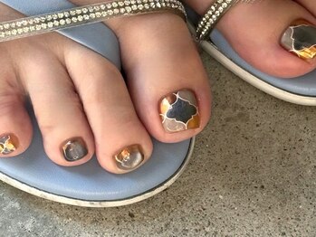 リラ(Rila)の写真/400色から選ぶ月に1度のフットネイル◎ベテランの技と親指アートで、足元のおしゃれを更に楽しく素敵に★