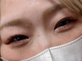 ティアラプラス(Tiara+)の写真/違和感なく快適な付け心地で自まつげに馴染む自然な仕上がりに♪目元の印象UP&毎日のメイク時短にも◎