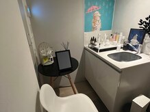 スリープシープ(Sleep Sheep)の雰囲気（メイクルーム、待合室【施術後のお出かけ準備にお使いください】）