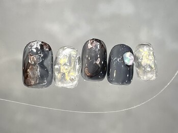 透け感ネイビーネイル