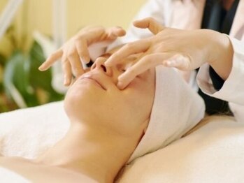 ホロホロ(holoholo)の写真/《極上ツボ押しフェイシャル》首肩・デコルテマッサージ・パック付き￥6600！美容成分を浸透させつや肌へ◎