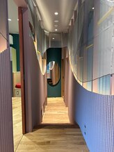 ミオ ダイカンヤマ 代官山(MIO DAIKANYAMA)/個室へ誘う静けさ漂う回廊