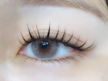 ドール ビューティー(DOLL BEAUTY)の写真/韓国から導入したこだわりのロッドで存在感のある束間まつ毛を実現☆自然なカールでさらに魅力的な目元へ♪