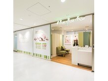 リラク グランエミオ大泉学園店(Re.Ra.Ku)の雰囲気（白と緑を基調としたおしゃれなデザイン♪清潔感のある空間です^^）