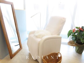 ラディアント(RADIANT)の写真/長年皆様から愛されてきた経験豊富なアイ・ネイルサロンオーナーが運営する、トータルビューティーサロン♪