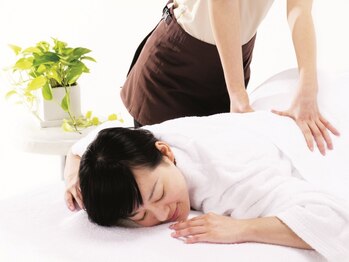 ナチュラルガーデン 阪急西宮ガーデンズ店(Natural Garden)の写真/【首肩のつらさに】本格ボディケアで深部のコリをじっくりほぐす癒しの時間。買い物ついでにも通いやすい♪