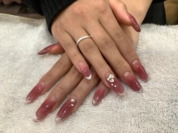 シャンネイルケアサロン(Shan Nail caresalon)の写真/地爪に優しく扱いやすいハードジェル。ナチュラルで自然な長さ足しを(長さ足しジェルクリア1本¥1320)