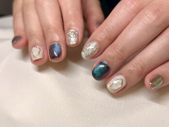 ネイルサロンキティ(nail salon Kitty)の写真/ちび爪、ショートネイルに映えるデザインならお任せを！個性が光る大人ニュアンスdesignをご提案♪立川駅