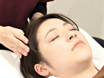 フィール日進整骨院/頭からほぐしてスッキリ快眠に◎
